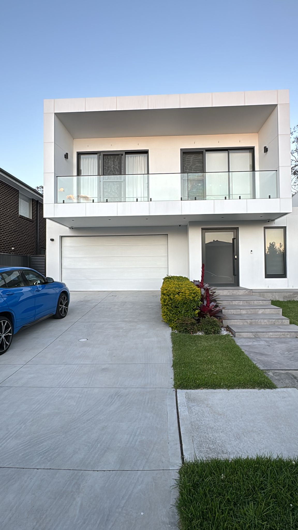 The White Canvas House