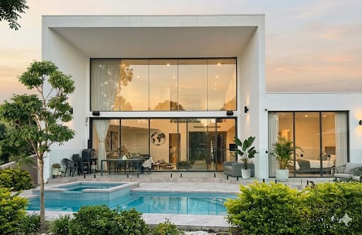 The White Canvas House